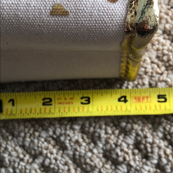 Fabulous hostess wine tote. Polka dot /gold trim - Picture 8 of 8